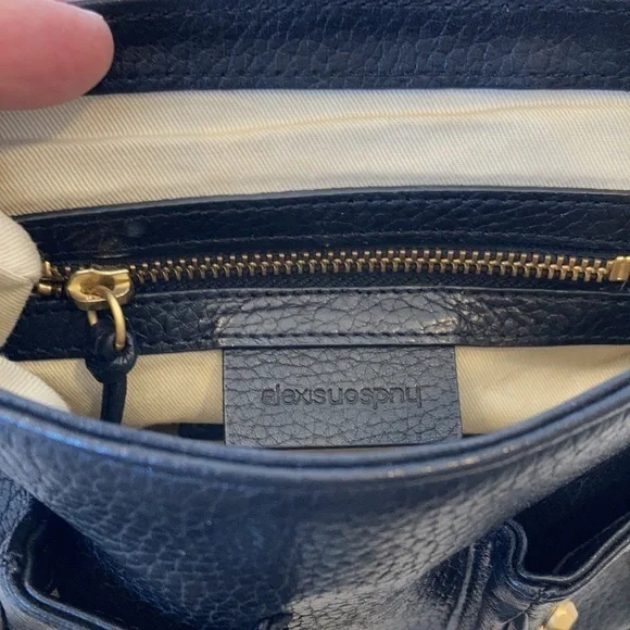 alexisuospny Black Leather Small Bag with Gold - Picture 9 of 10